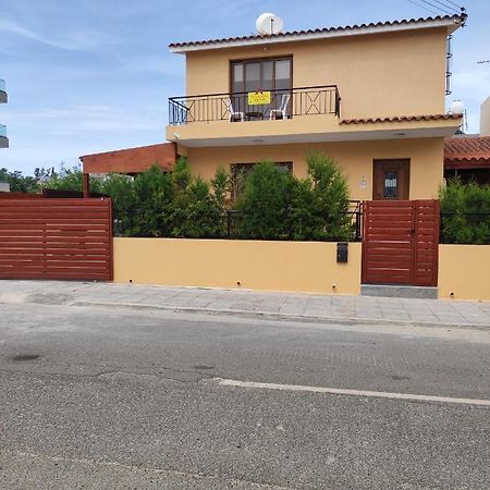 Villa Rina Paphos Exteriör bild