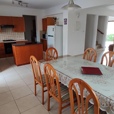 Villa Rina Paphos Exteriör bild