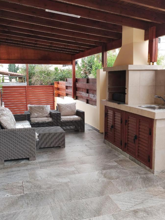 Villa Rina Paphos Exteriör bild
