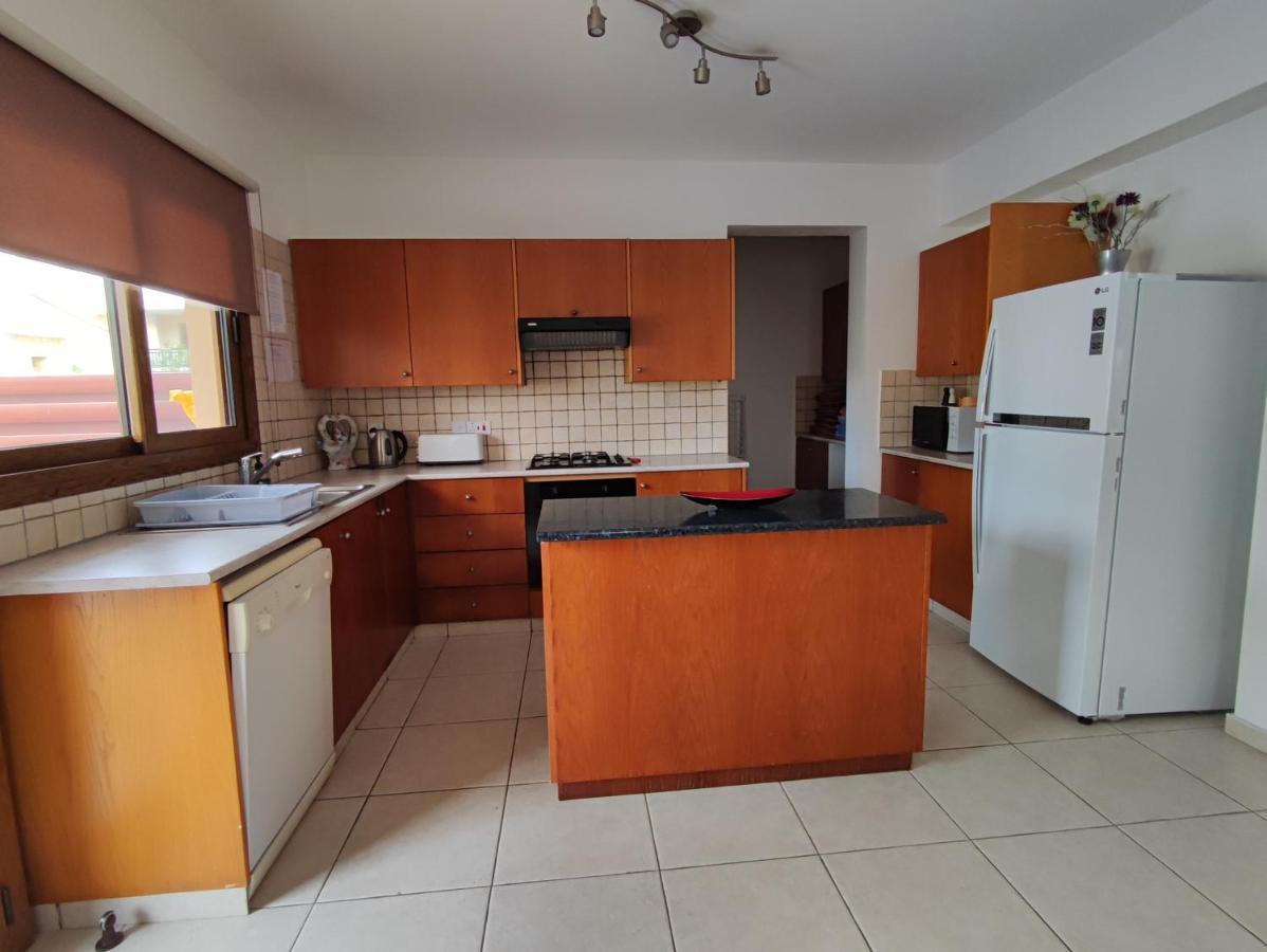Villa Rina Paphos Exteriör bild
