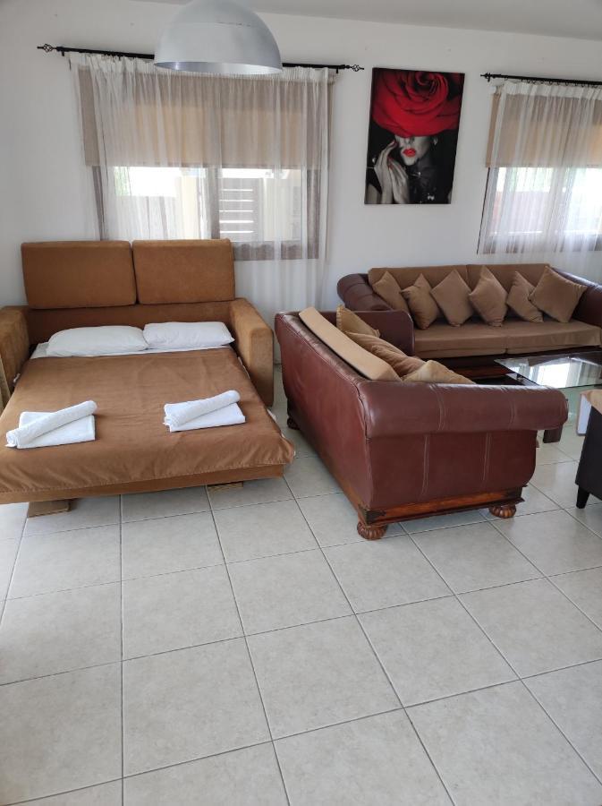 Villa Rina Paphos Exteriör bild