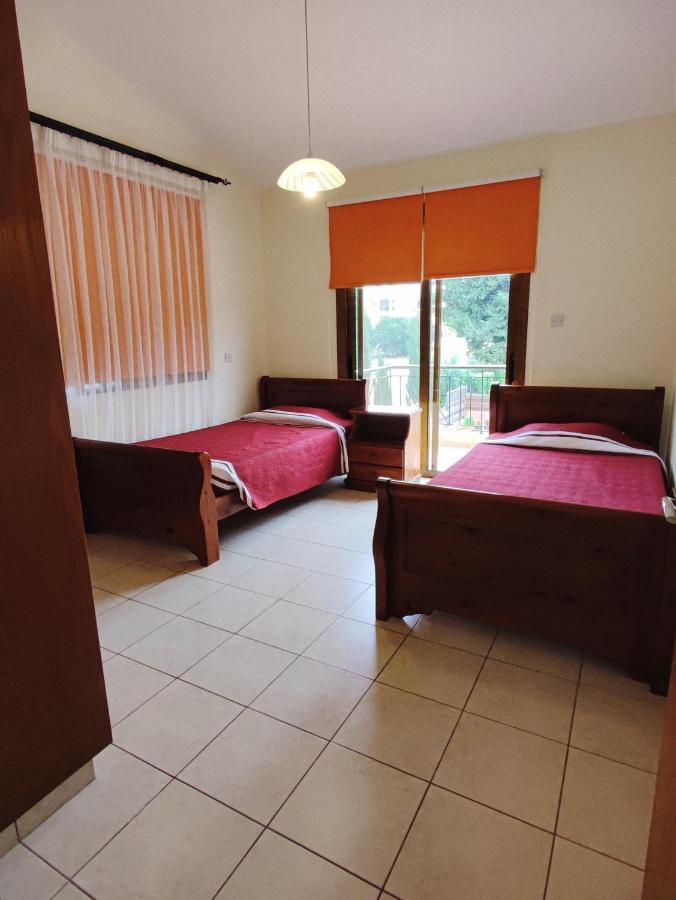 Villa Rina Paphos Exteriör bild