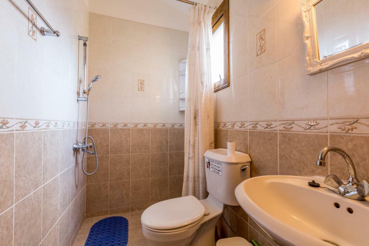 Villa Rina Paphos Exteriör bild