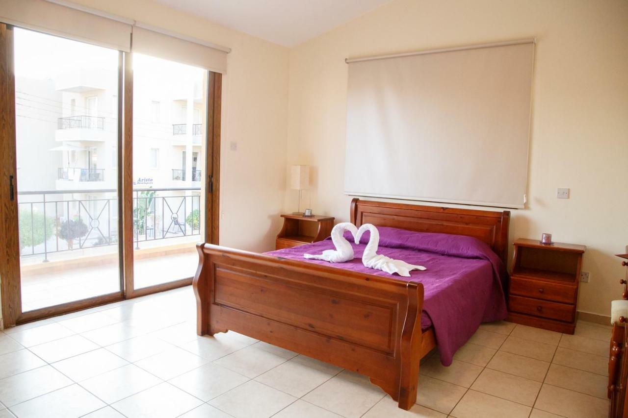 Villa Rina Paphos Exteriör bild