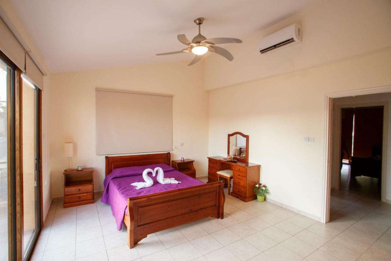 Villa Rina Paphos Exteriör bild