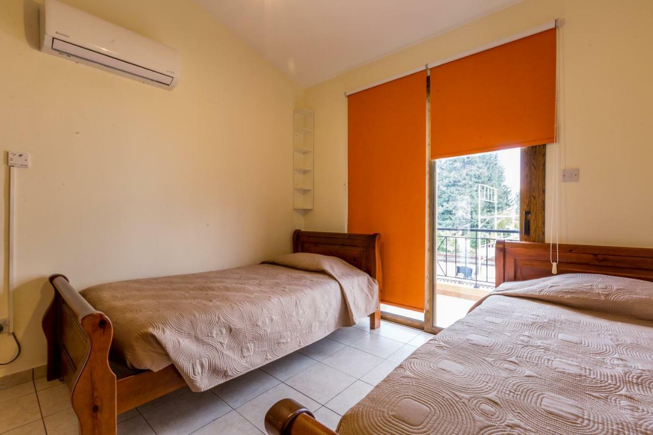 Villa Rina Paphos Exteriör bild