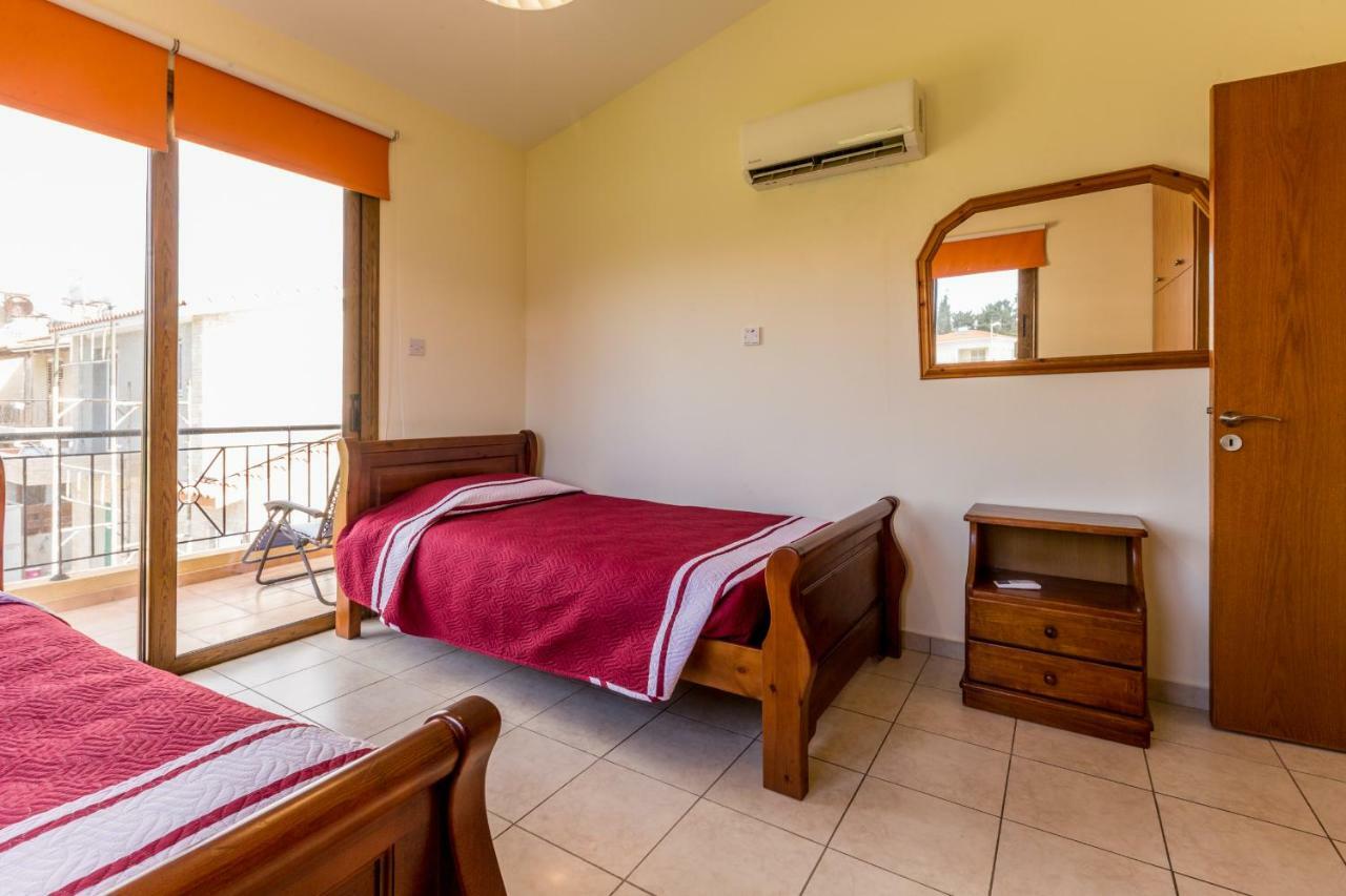 Villa Rina Paphos Exteriör bild