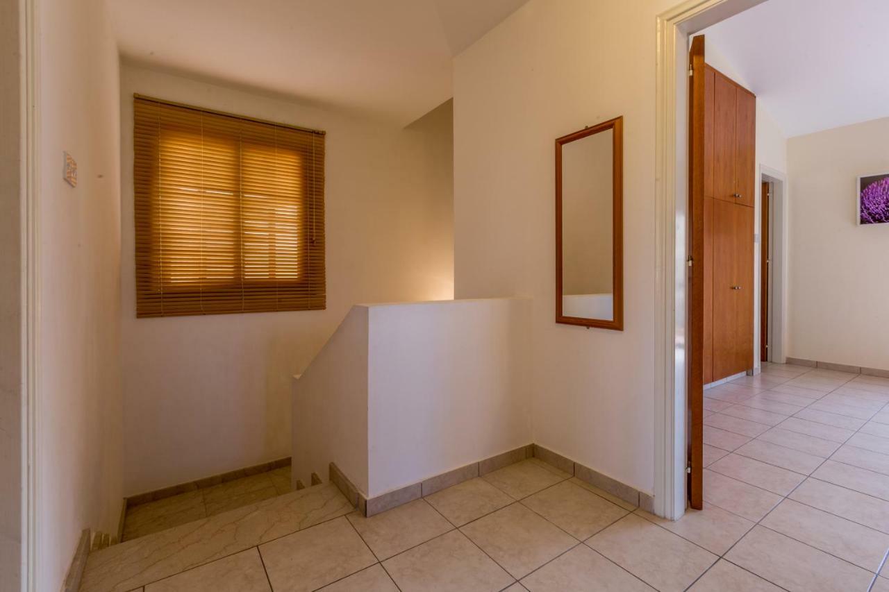 Villa Rina Paphos Exteriör bild